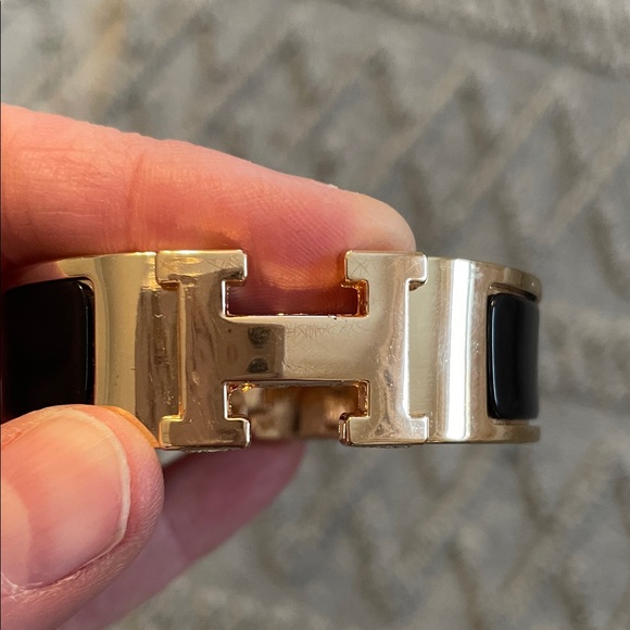 Gold and Black H Bracelet - Picture 2 of 7